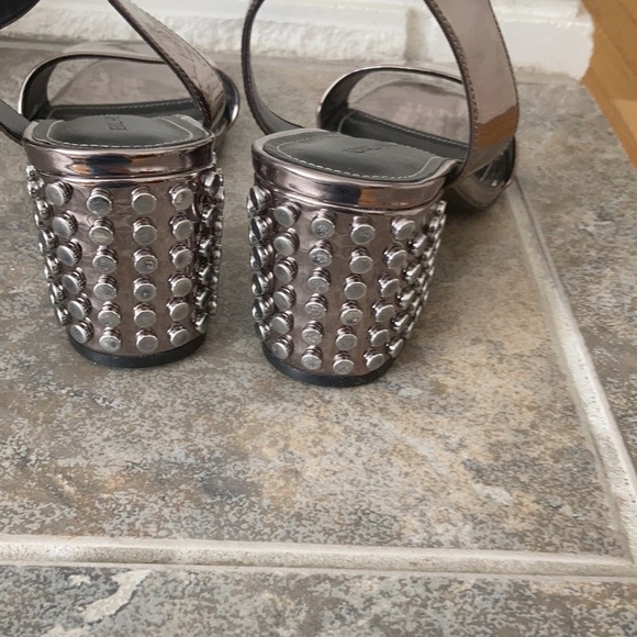 HP⭐️ Kendall & Kylie NWOT Metallic Sandals Studded Block Heels Velcro… - Picture 7 of 10